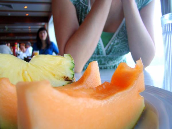 Ananas ali melona: kaj je bolj zdravo?